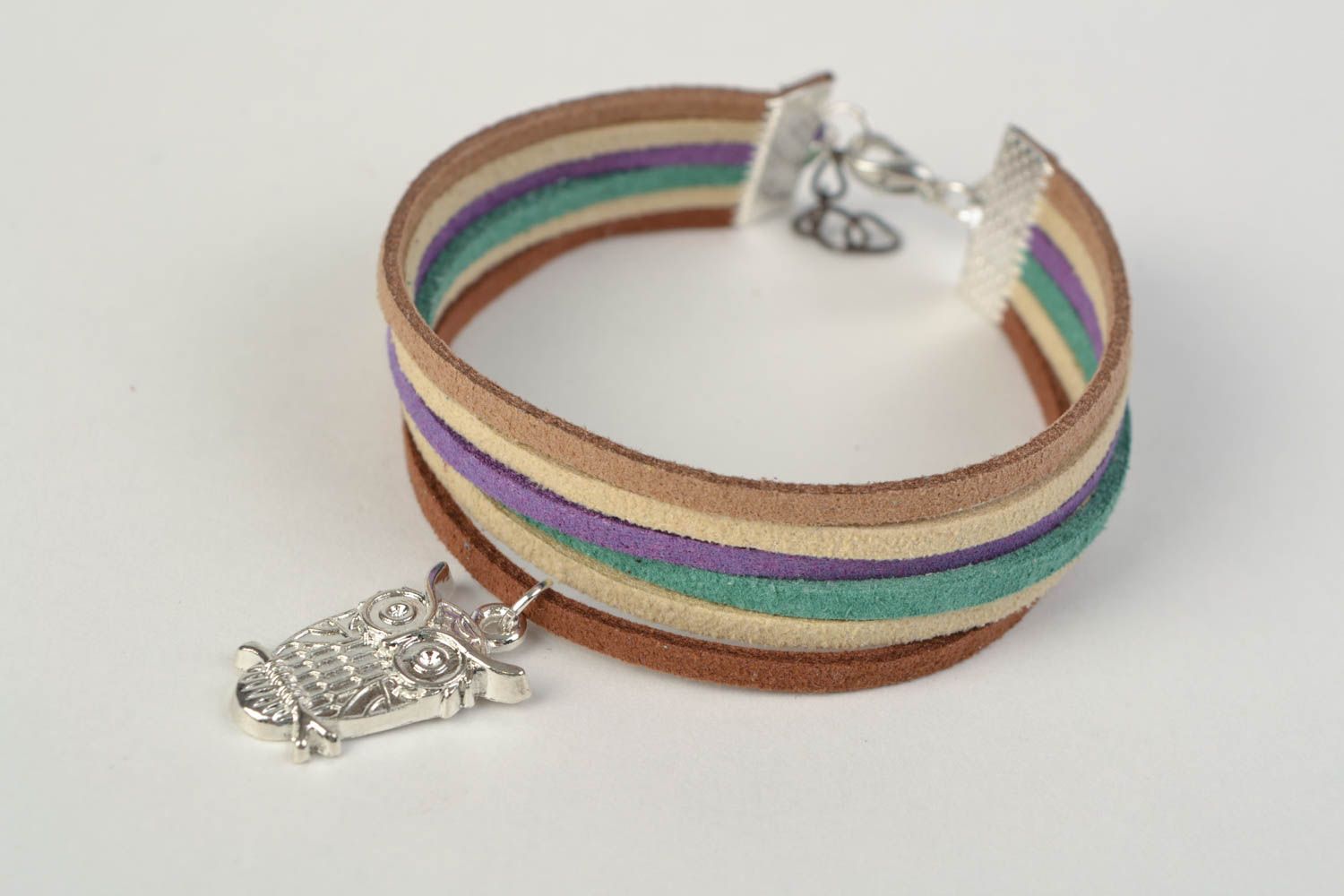 Bracelet multirang en daim fait main avec breloque hibou multicolore design photo 3
