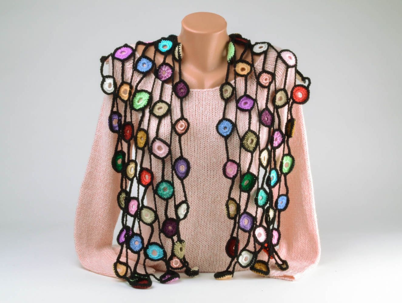 Écharpe féminine tricotée ajourée originale  photo 1