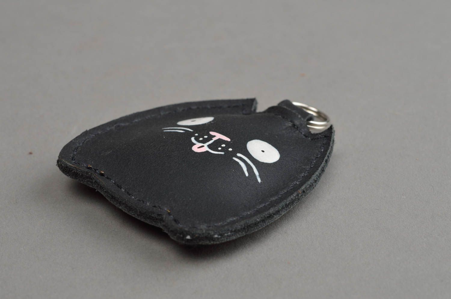 Porte-clés en cuir naturel chat noir fait main accessoire rigolo pour enfant photo 3