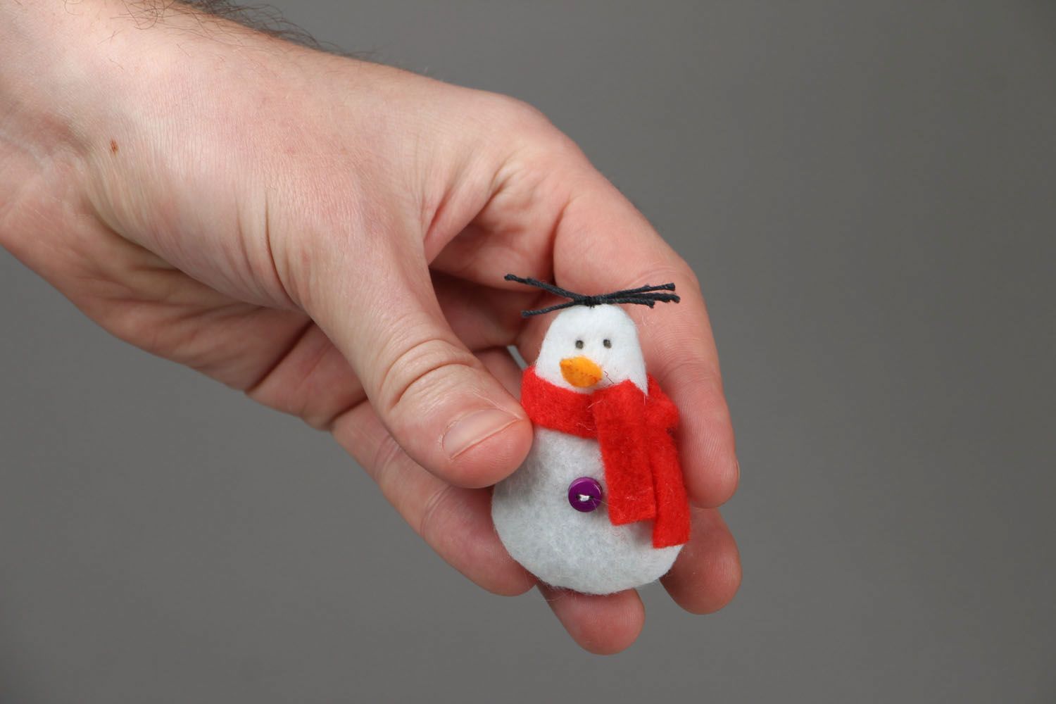 Bonhomme de neige décoratif en feutre fait main photo 4