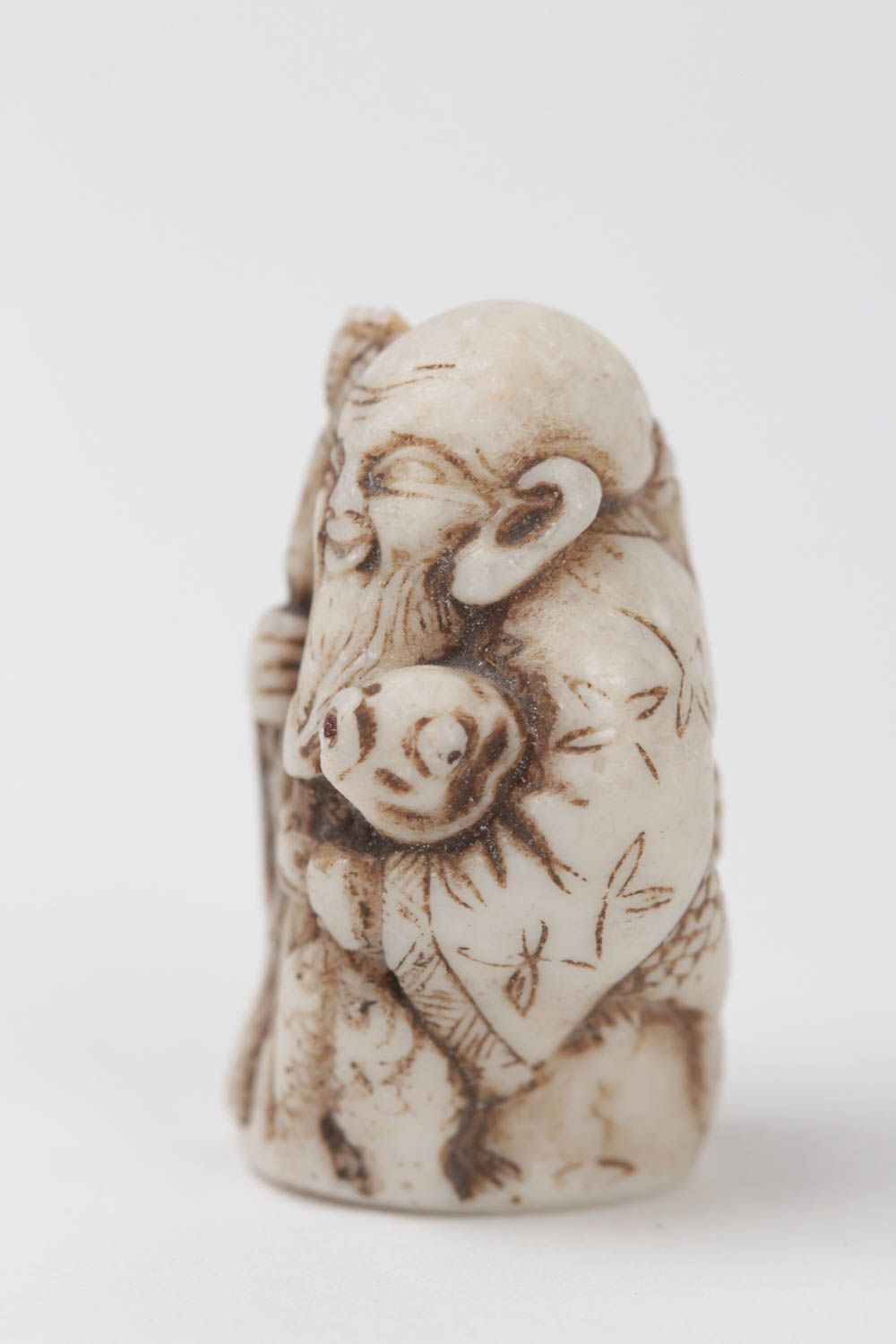 Интересная статуэтка из полимерной смолы и мраморной крошки ручной работы Эбису фото 3