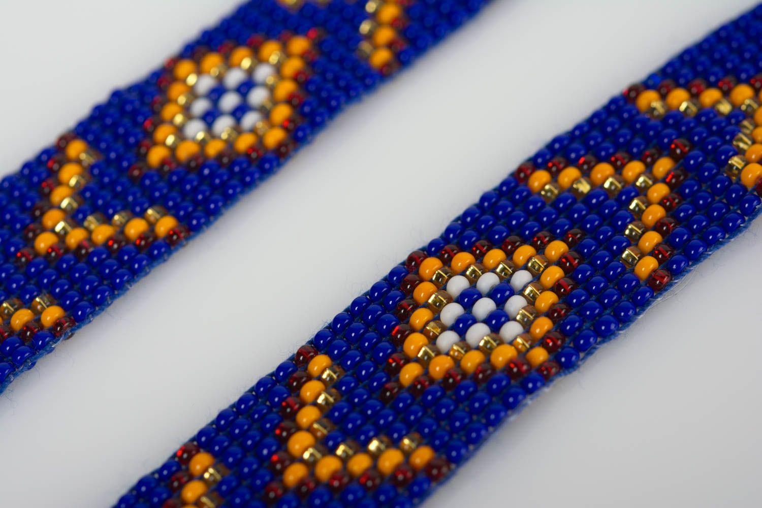 Collar hecho a mano de abalorios de estilo étnico artesanal largo de color azul foto 3