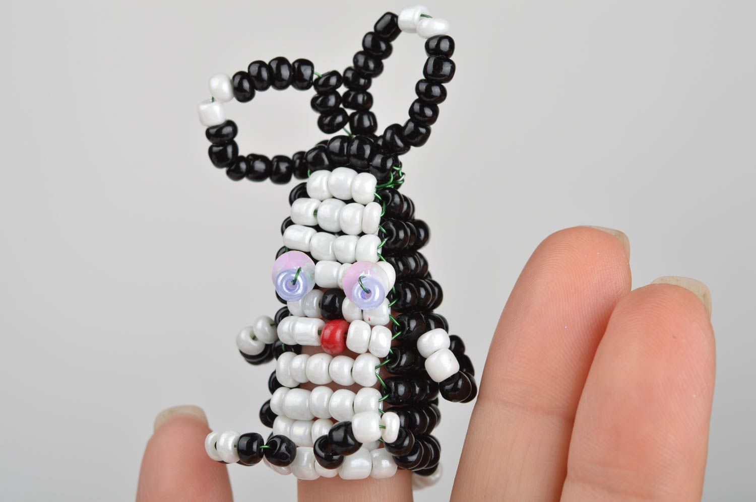 Jolie marionnette à doigt de perles de rocaille Lapin noir blanc jouet amusant photo 5