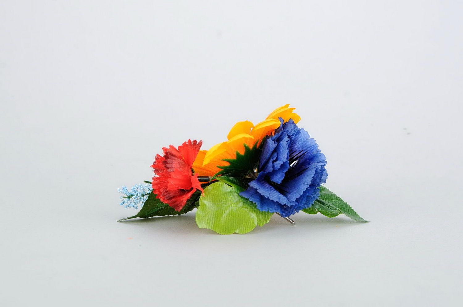 Grampo de cabelo com flores artificiais foto 5