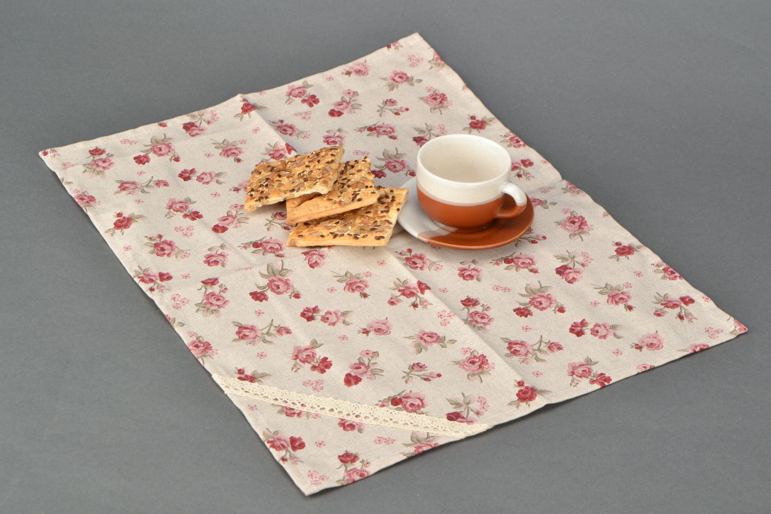 Decorative napkin made of cotton and polyamide fabric with floral print and lace photo 1