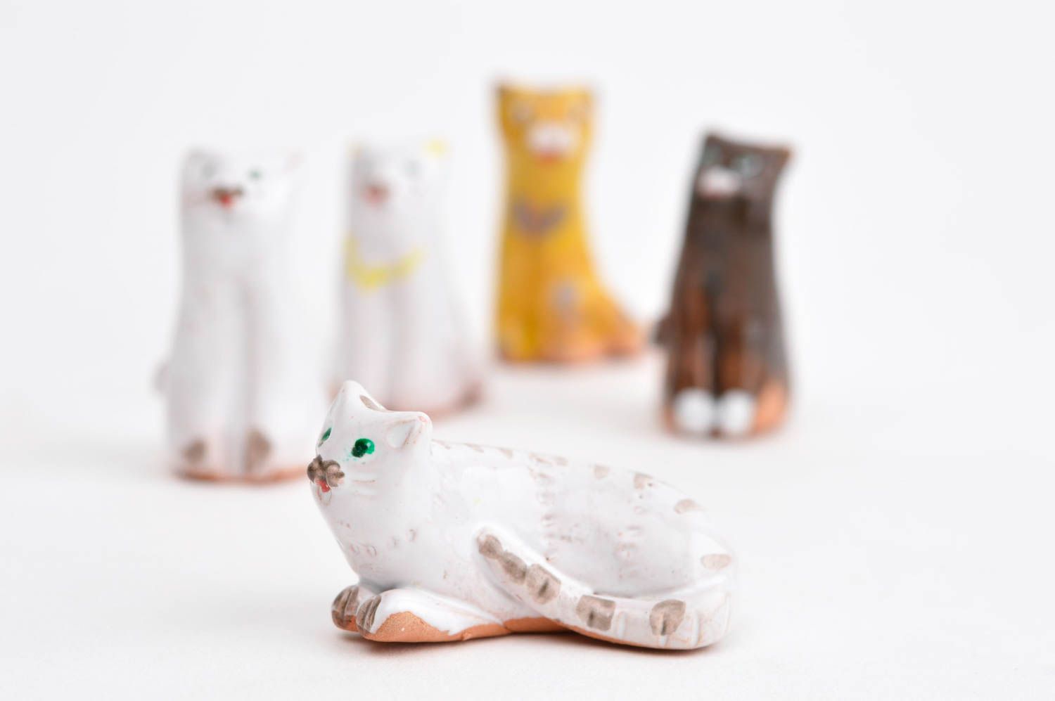 Handmade Keramik Deko Figuren aus Ton Tier Statuen Miniatur Figuren Katzen grell foto 8