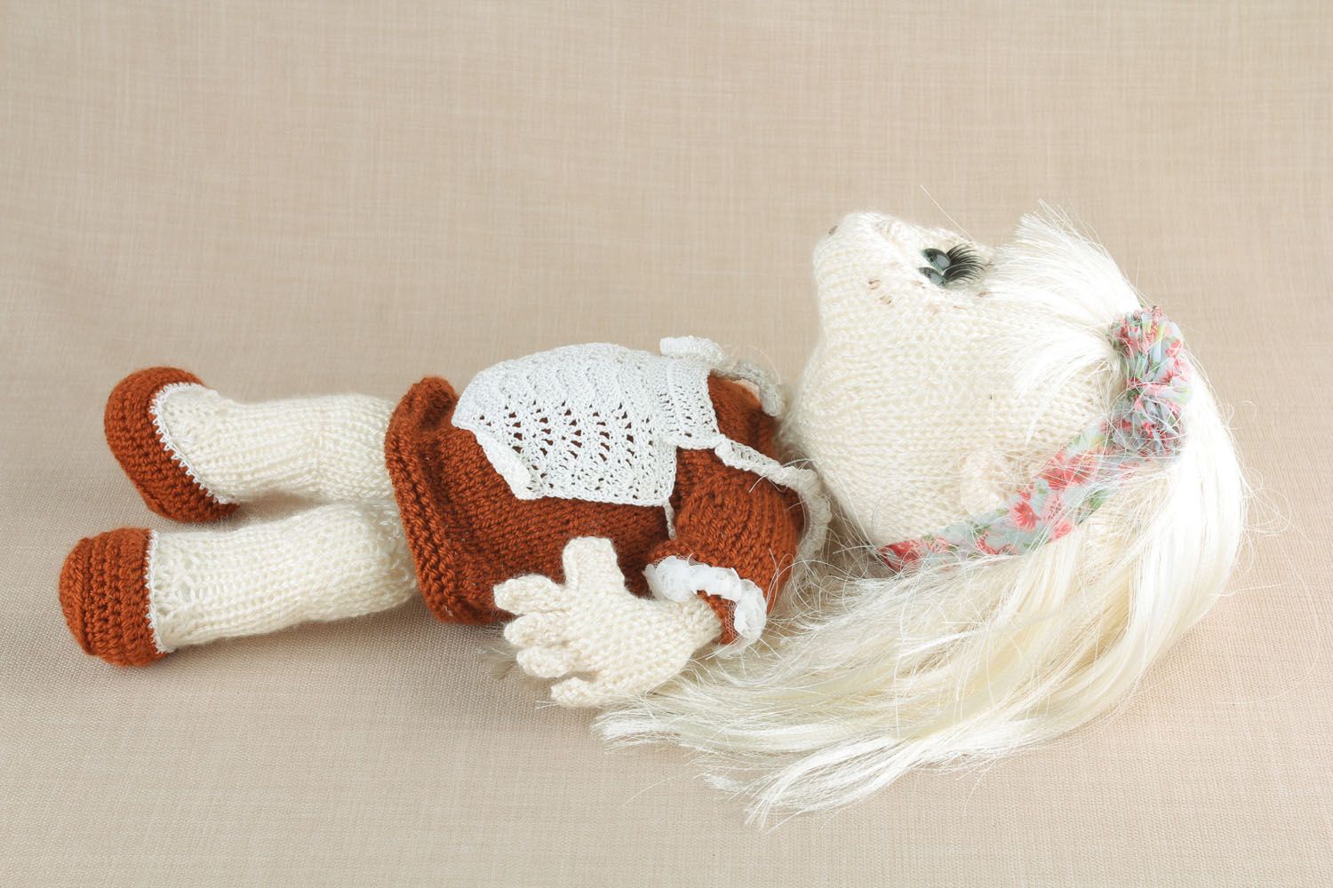 Poupée tricotée originale Écolière faite main photo 4