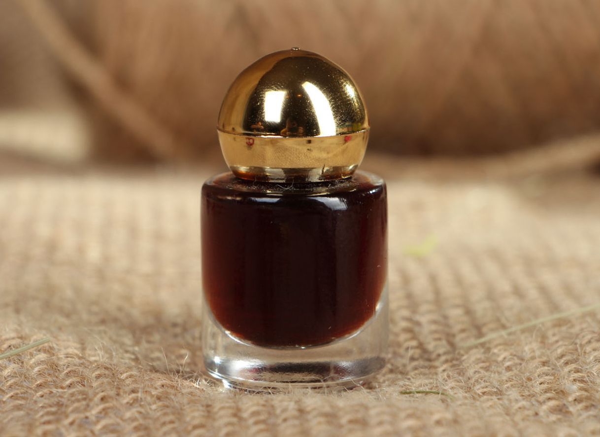 Parfüm aus ätherischen Ölen im kleinen Flakon foto 3