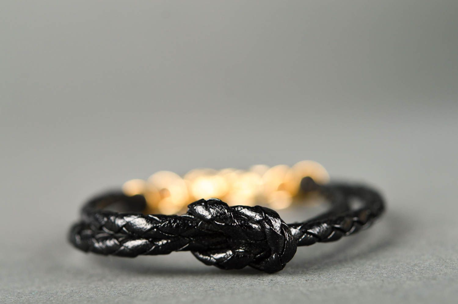 Bracelet tressé en cuir Bijou fait main noir-doré élégant Cadeau pour femme photo 4