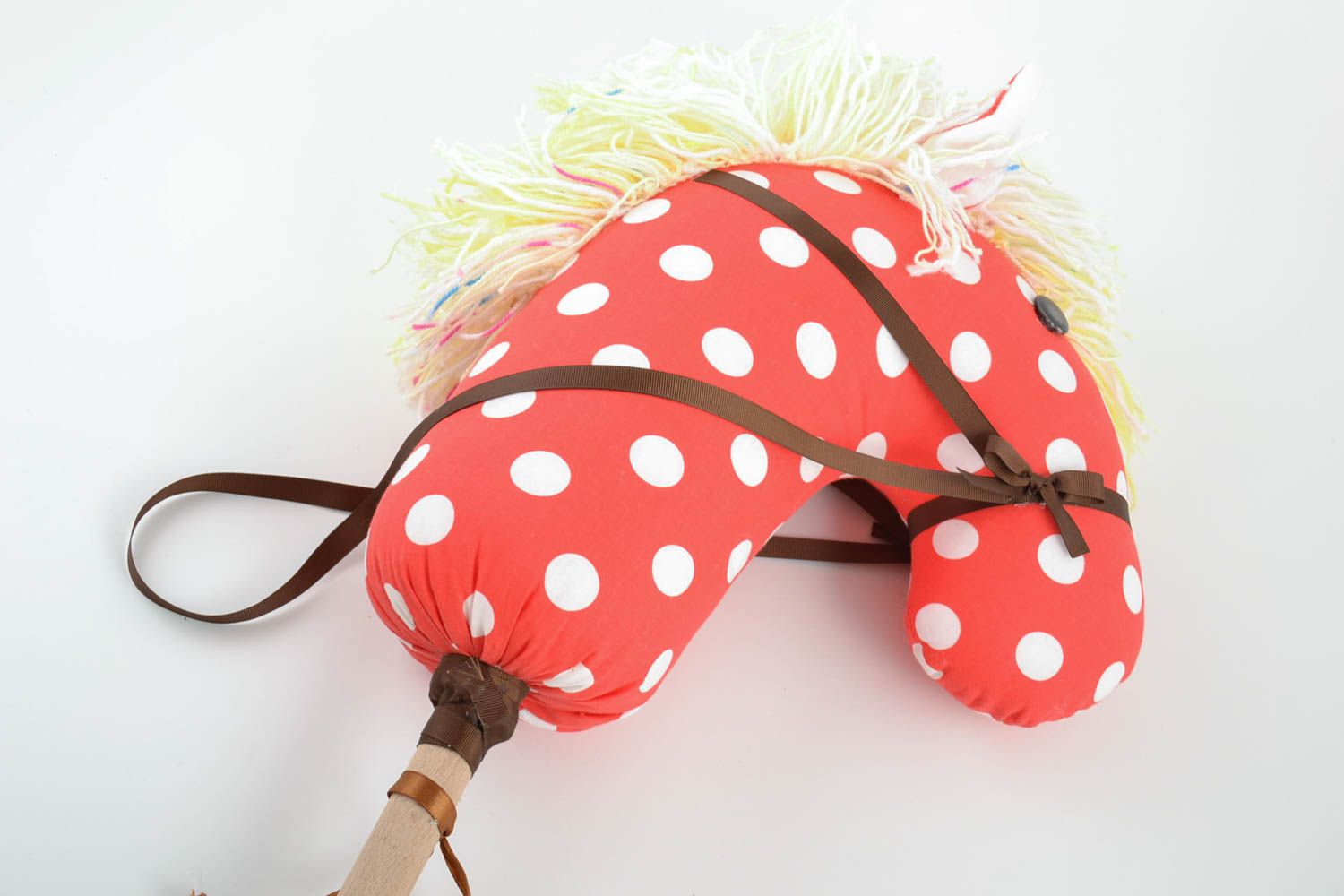 Мягкая игрушка на палке конь ручной работы тканевая детская авторская красная фото 1