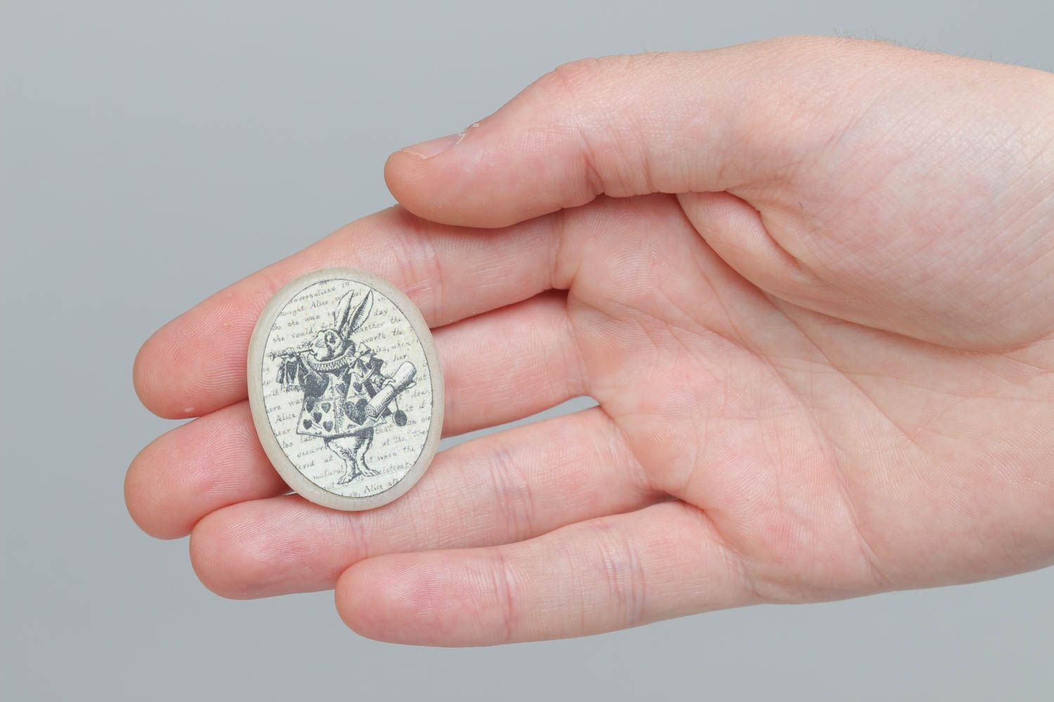 Broche en argile polymère avec imprimé faite main ovale originale Lapin photo 5