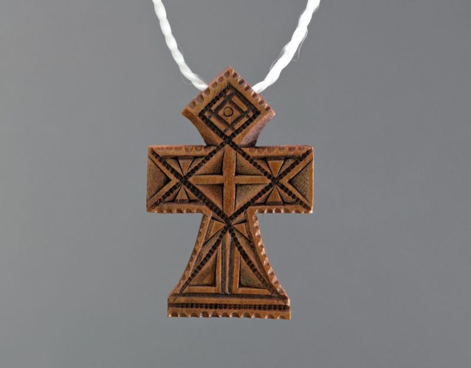Pendentif croix en bois photo 2