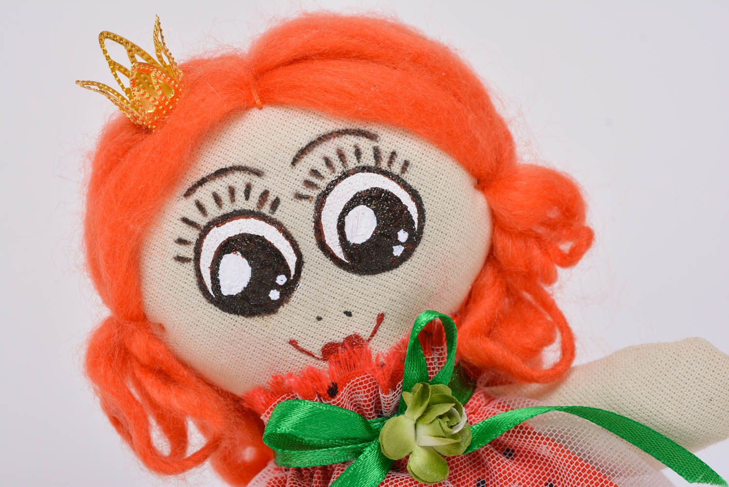 Spielzeug Puppe aus Stoff nettes Mädchen Prinzessin mit roten Haaren handmade foto 2