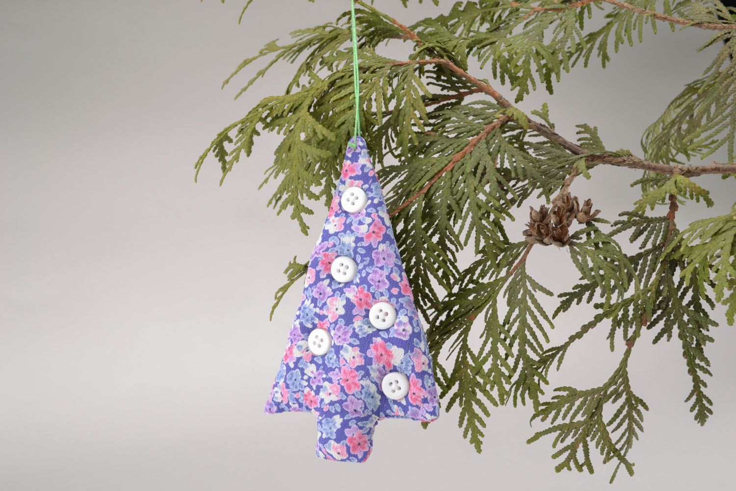 Fabric Christmas tree decoration photo 1