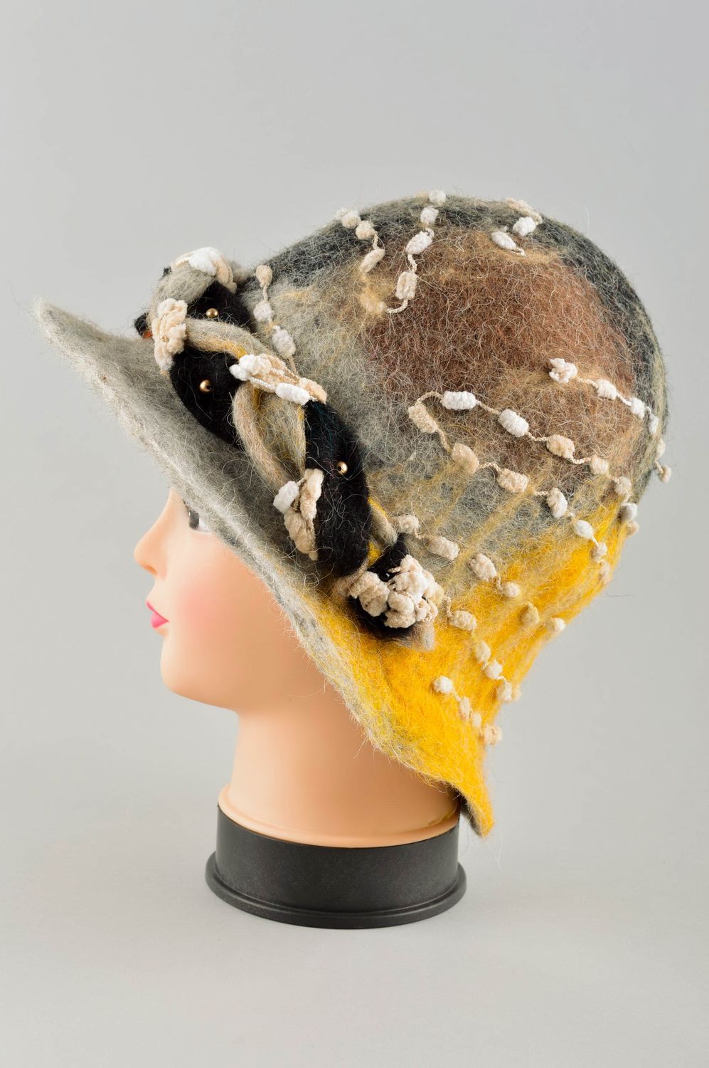 Sombrero de fieltro con flores artesanal accesorio para cabeza regalo original foto 3