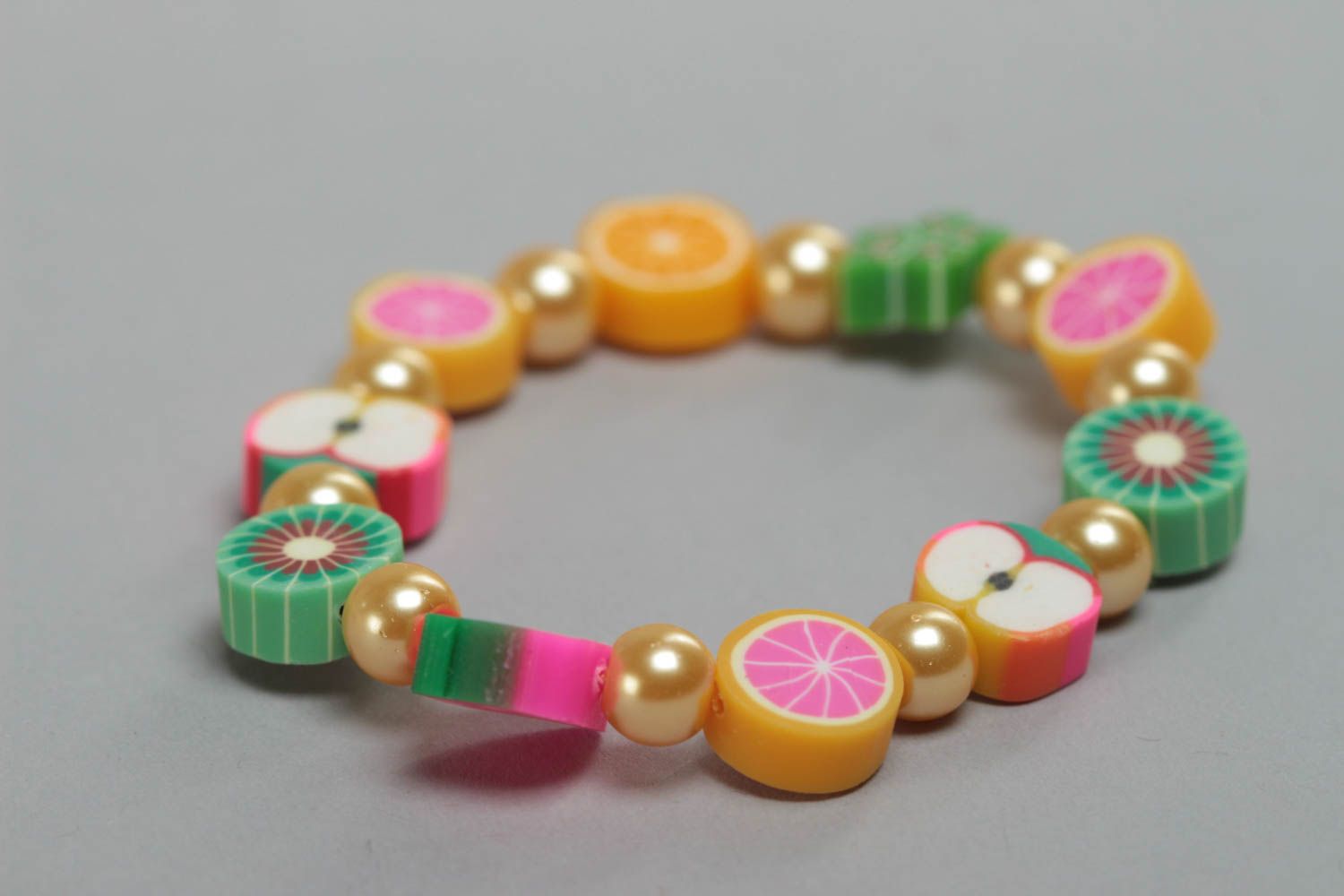 Buntes handmade Armband aus Polymerton mit keramischen Perlen Obst für Mädchen foto 3