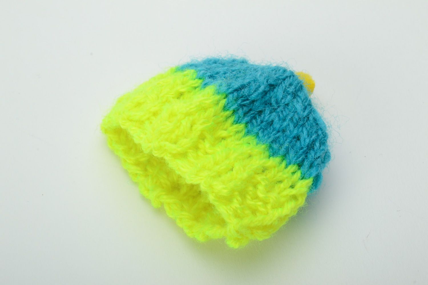 Bonnet tricoté pour oeuf de Pâques en coton et acrylique fait main bleu-jaune photo 4