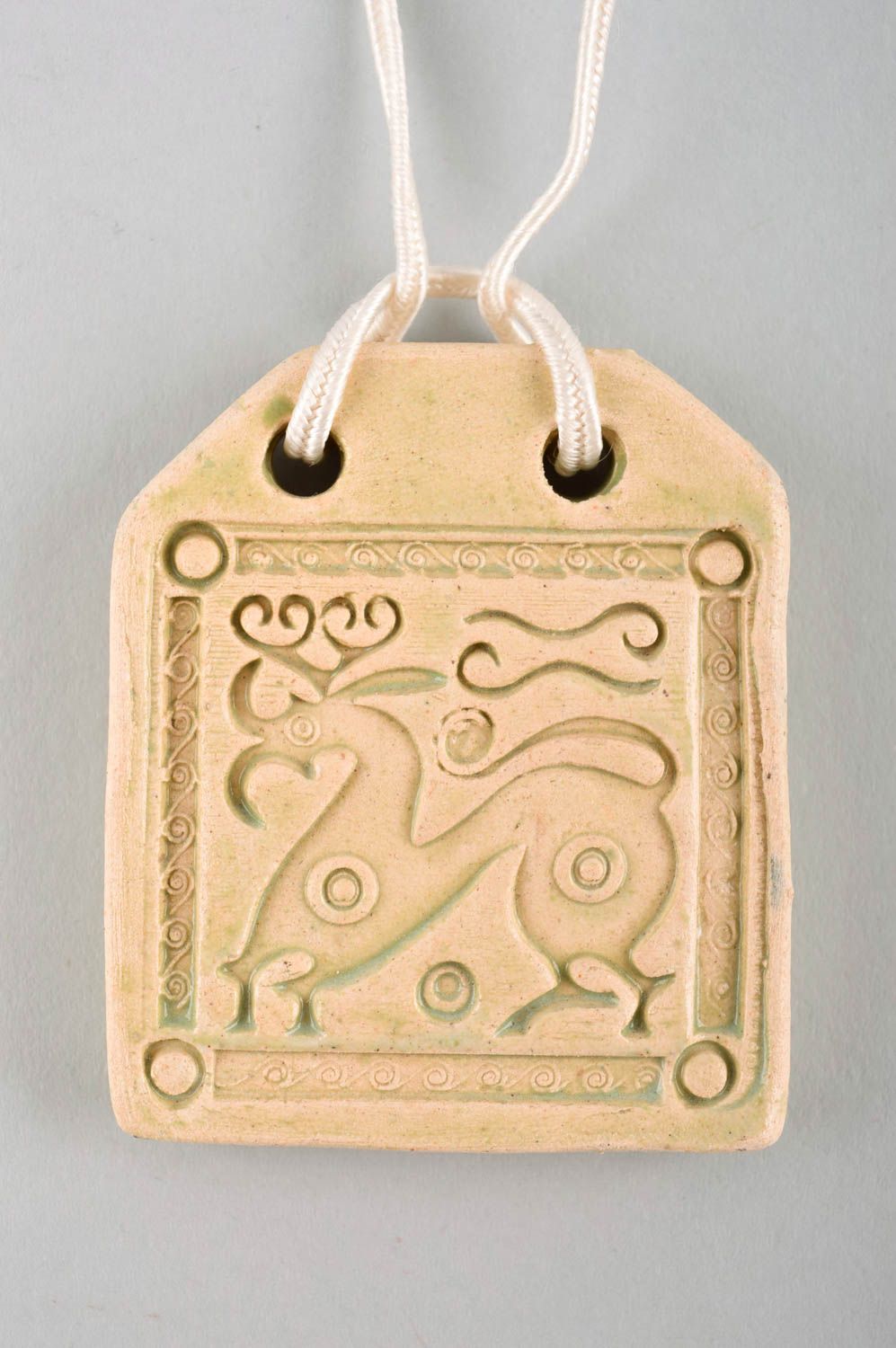 Pendentif carré Bijou fait main beige en céramique sur cordon Cadeau femme photo 3