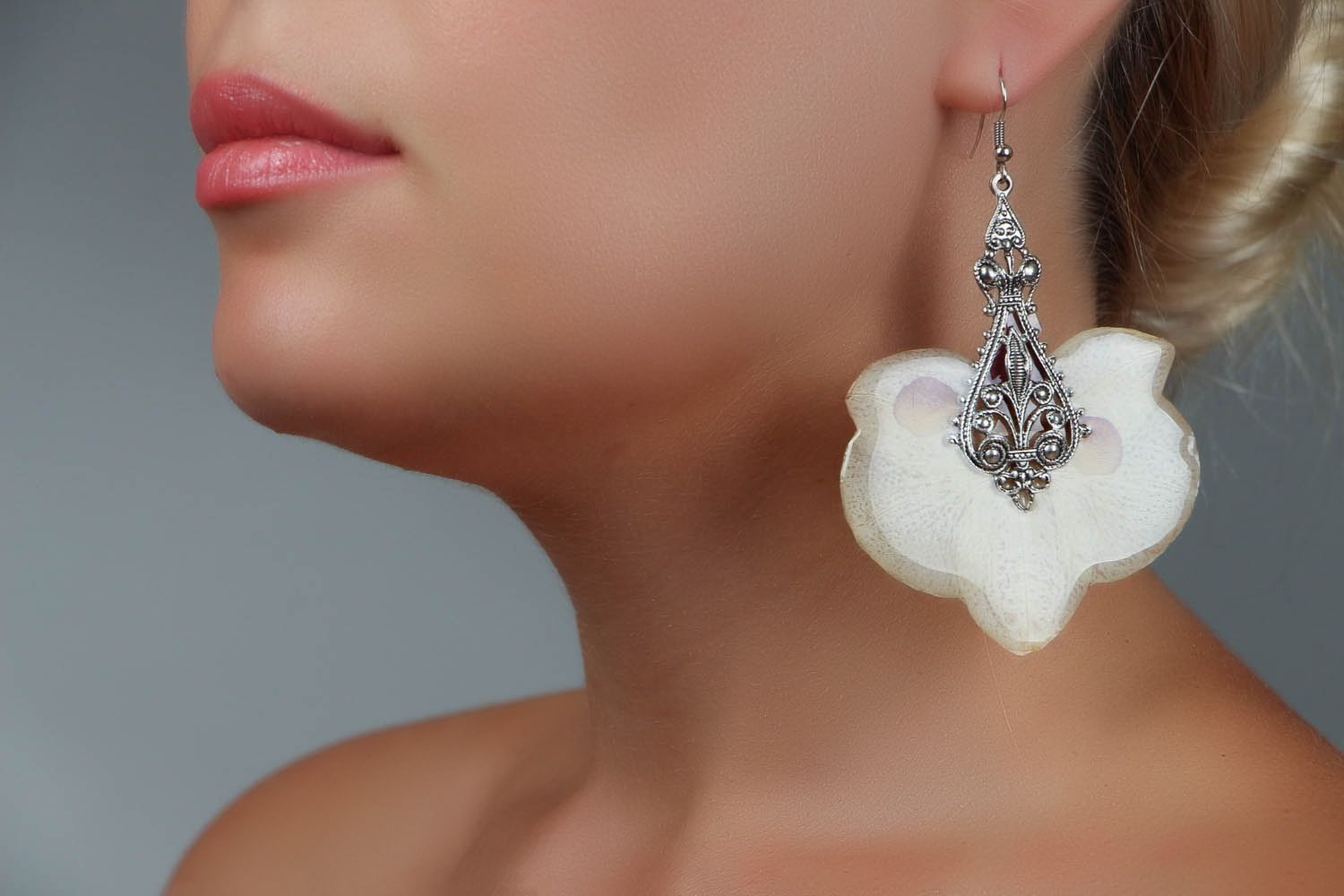 Handgemachte Ohrringe mit Orchidee foto 5