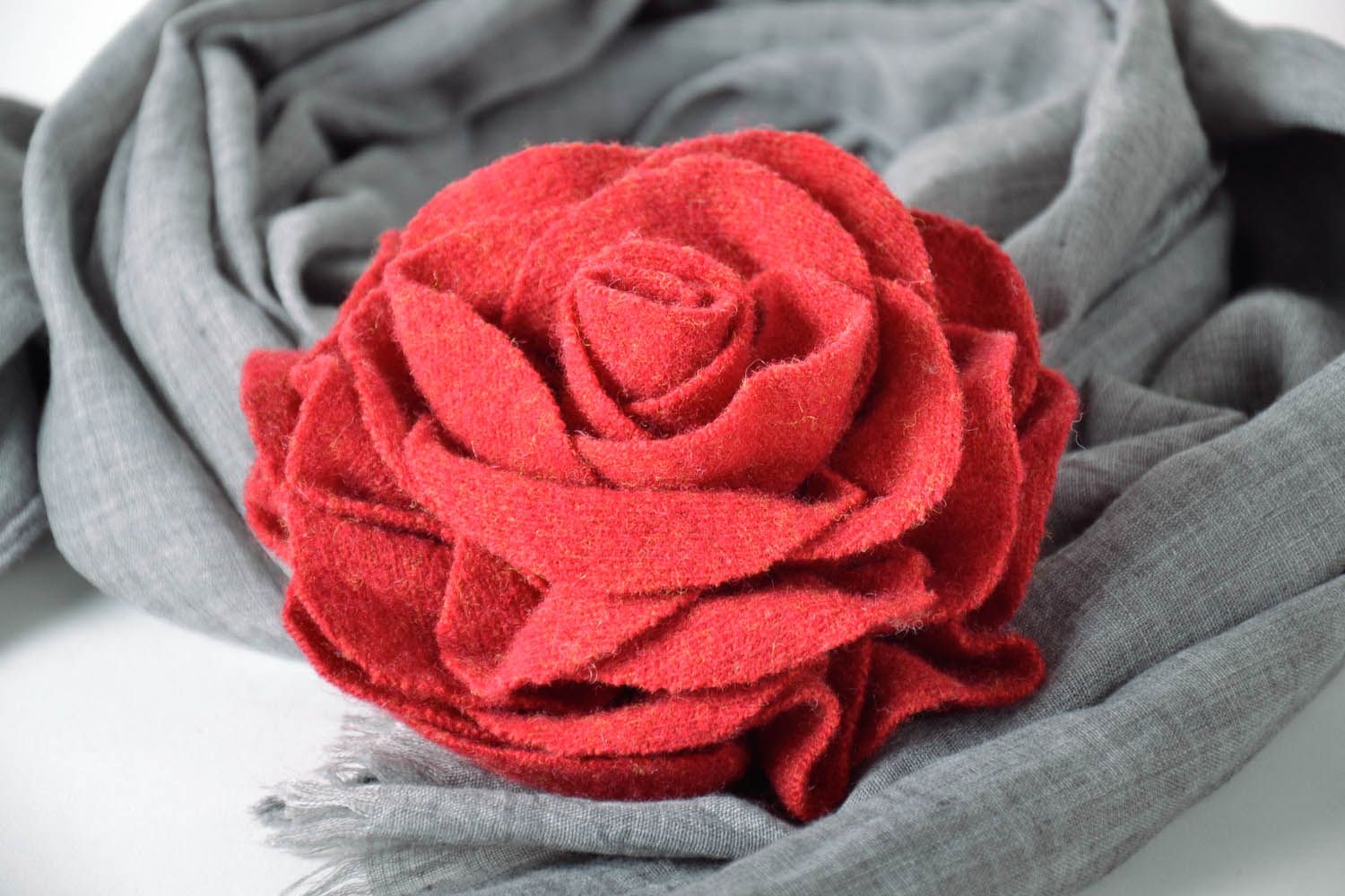 Brooch Scarlet Rose photo 1