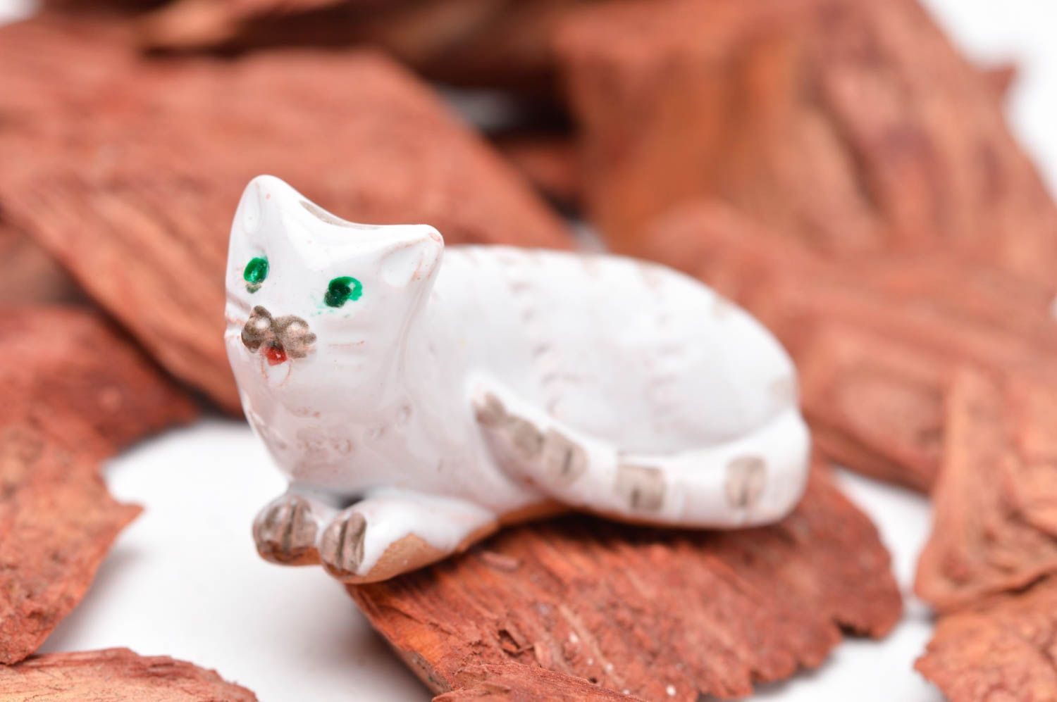 Figurine chat blanc Statuette miniature fait main Déco maison argile glaçure photo 1