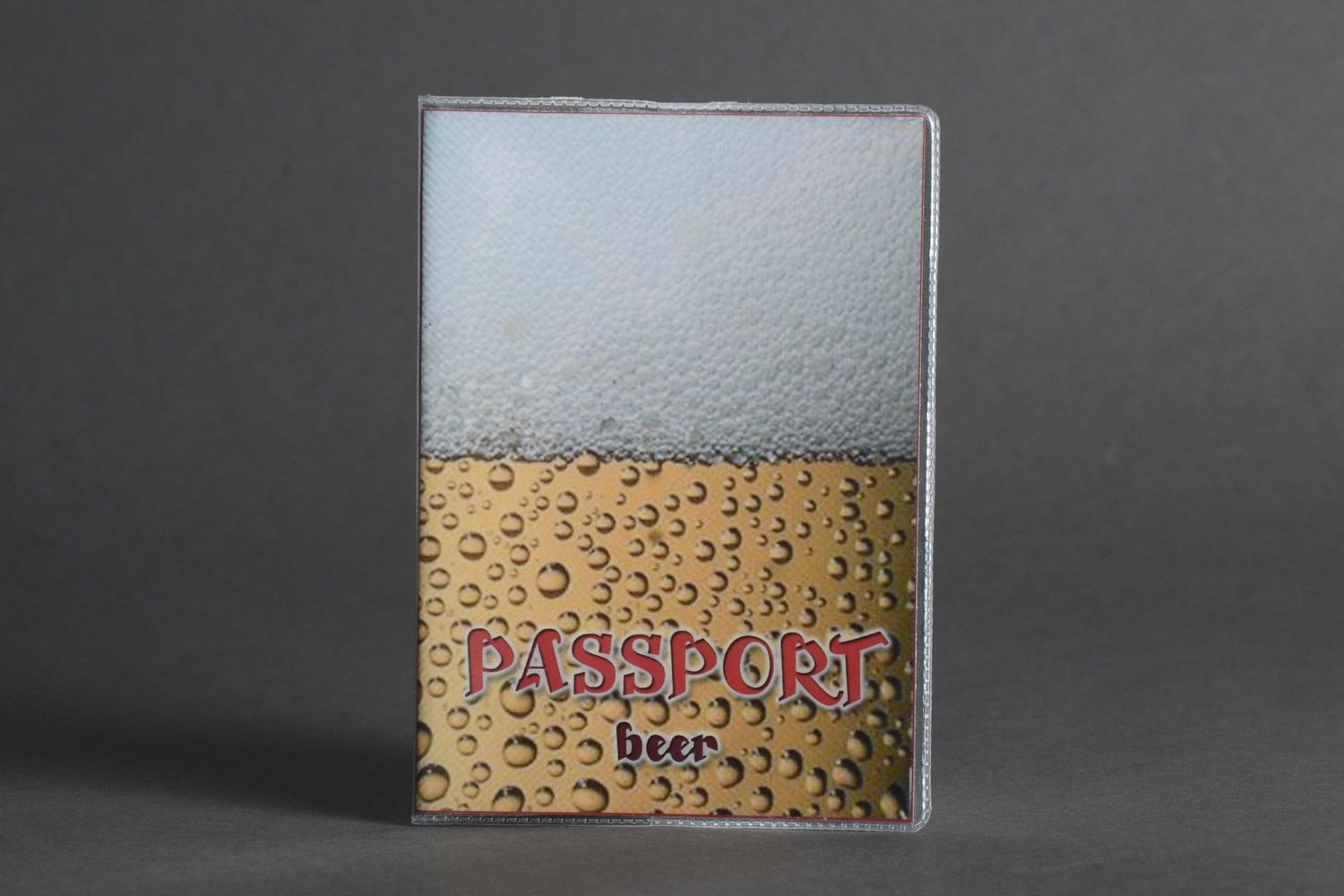 Étui pour passeport en plastique avec imprimé à motif bière fait main original photo 1