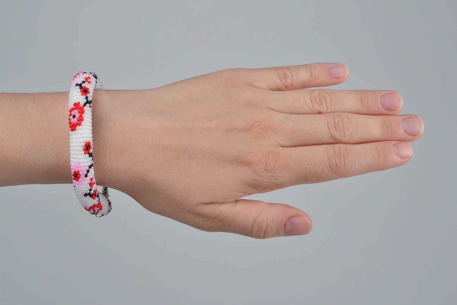 Glasperlen Armband Litze in Weiß und Rot mit Blumen Geschenk für Frauen handmade foto 2
