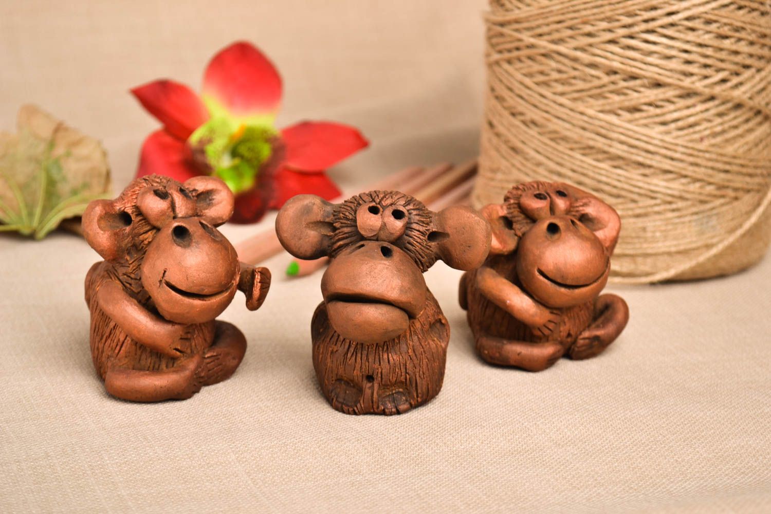 Handmade Figuren Set Tiere aus Ton Deko Ideen Haus 3 Stück Affen Statuetten foto 1