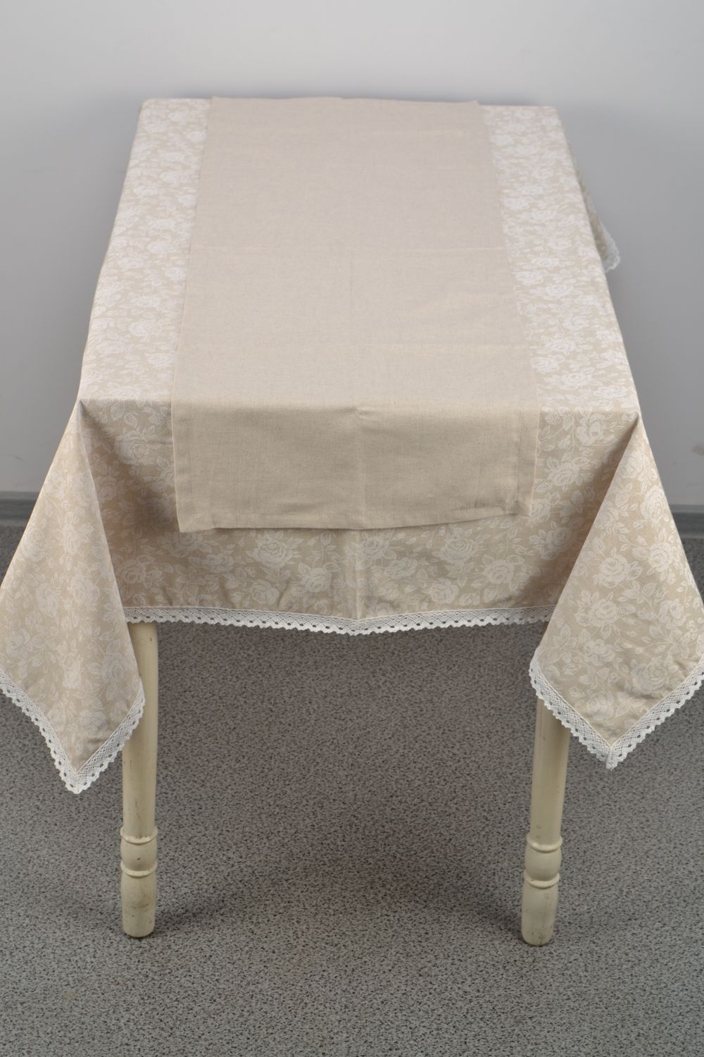 Нарядная скатерть на прямоугольный стол с кружевом Белая роза фото 4