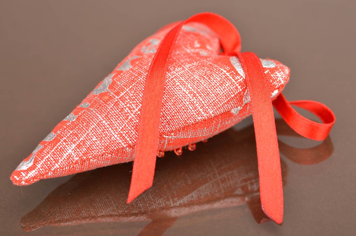 Suspension décorative cœur réalisée en coton molle jouet rouge fait main photo 4