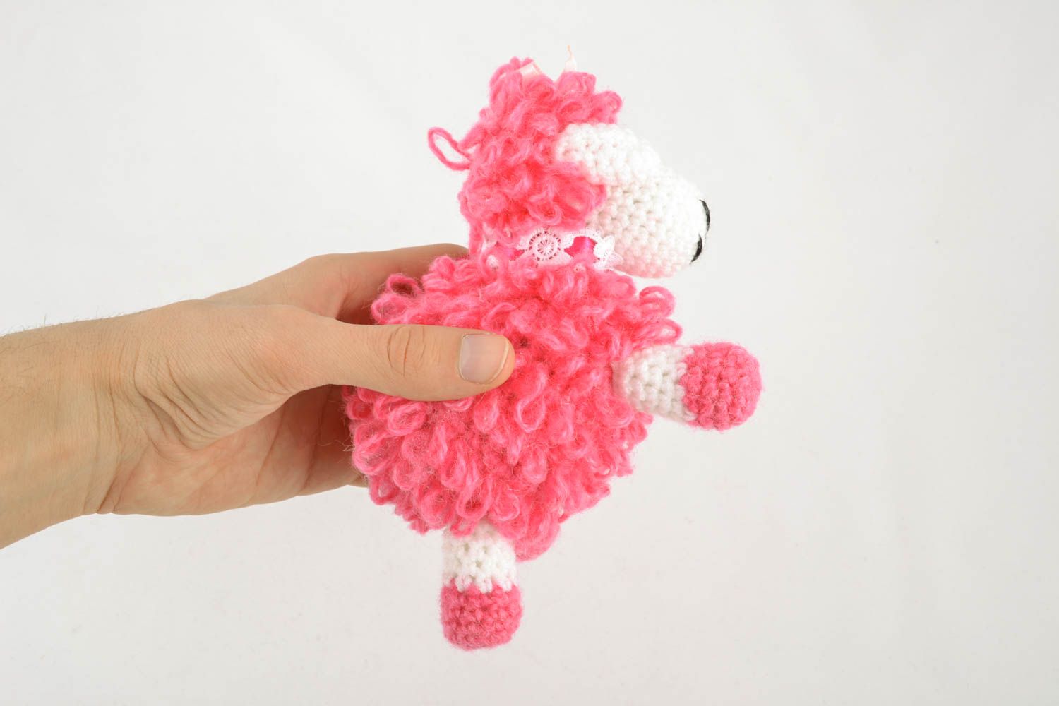 Мягкая вязаная игрушка Розовая овечка фото 4