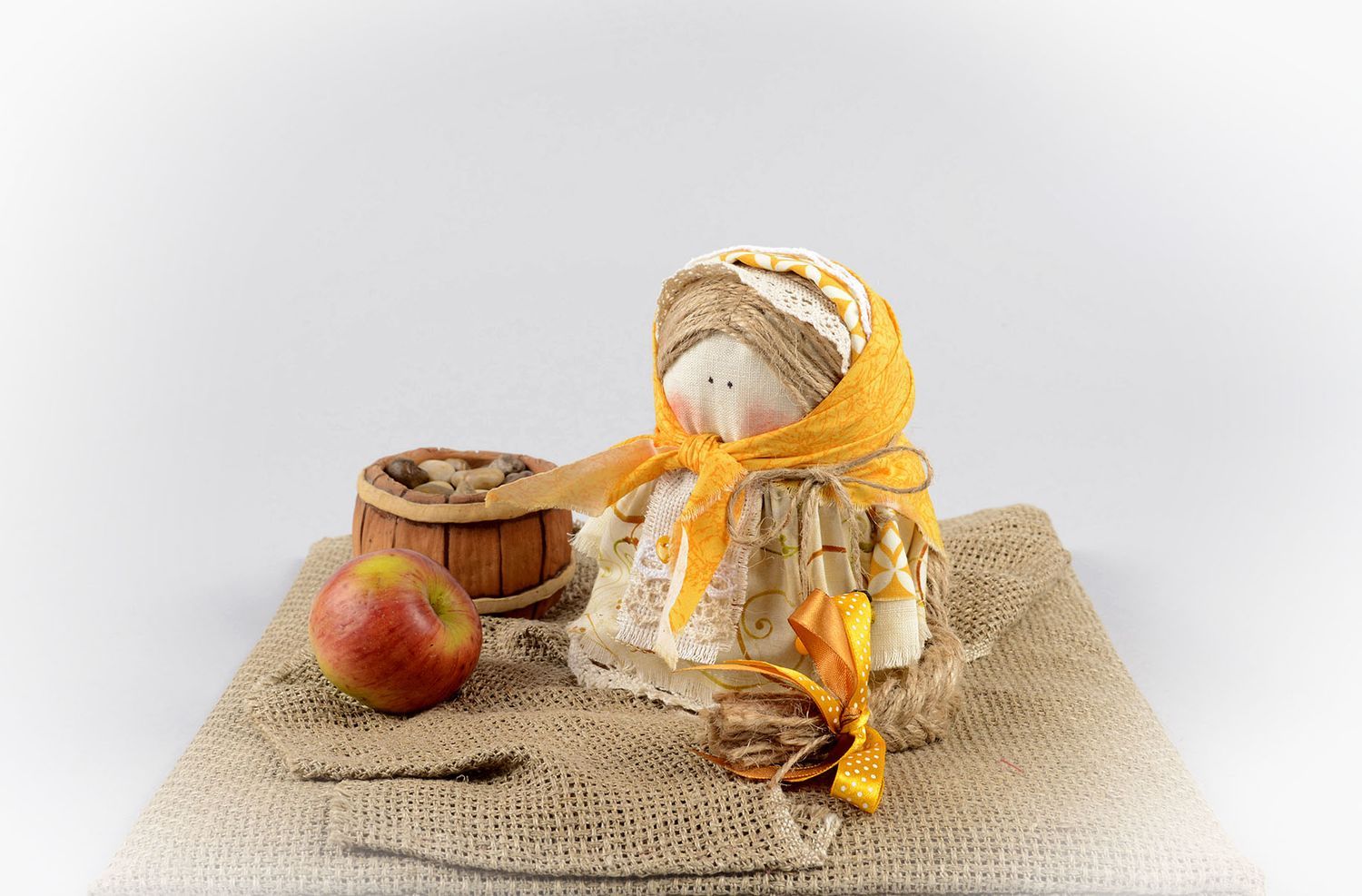 Muñeca de trapo protectora con pañuelo decoración de hogar regalo original foto 5