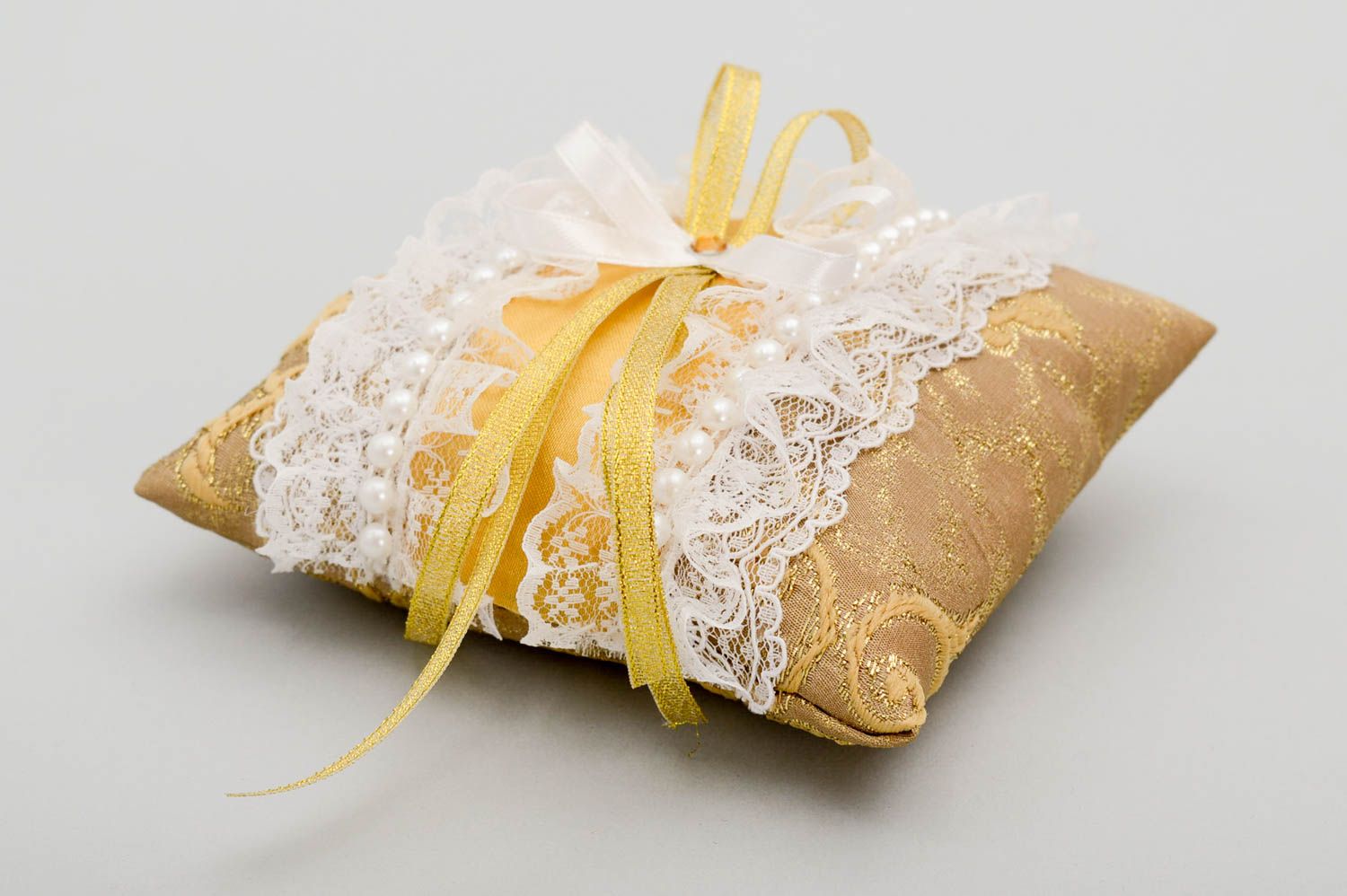 Свадебный аксессуар хэнд мэйд золотистая подушечка для колец атрибут для свадьбы фото 3