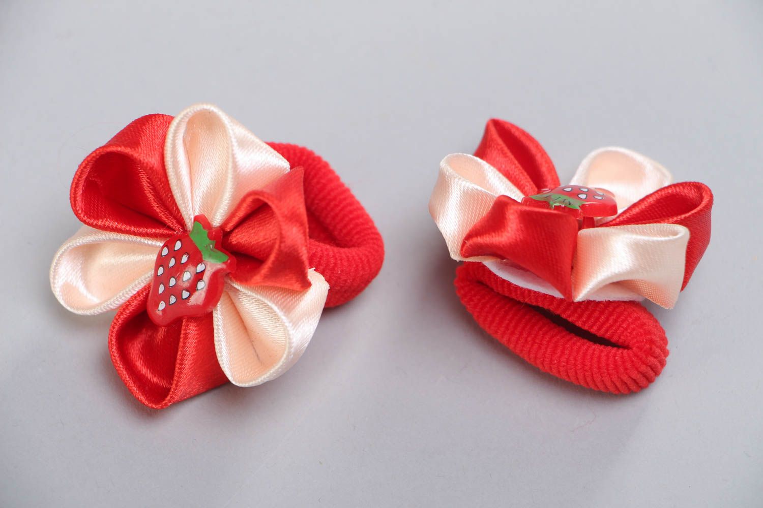 Set of 2 handmade children's hair ties with satin flowers of red colors photo 3