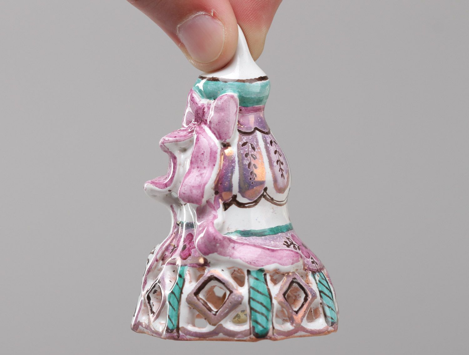 Handmade festliches emailliertes Glöckchen aus Ton mit Keramikfarben bemalt für Deko foto 5