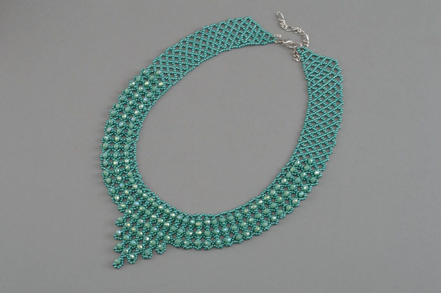 Красивое авторское ожерелье из бисера и бусин сплетенное вручную Зелень фото 2