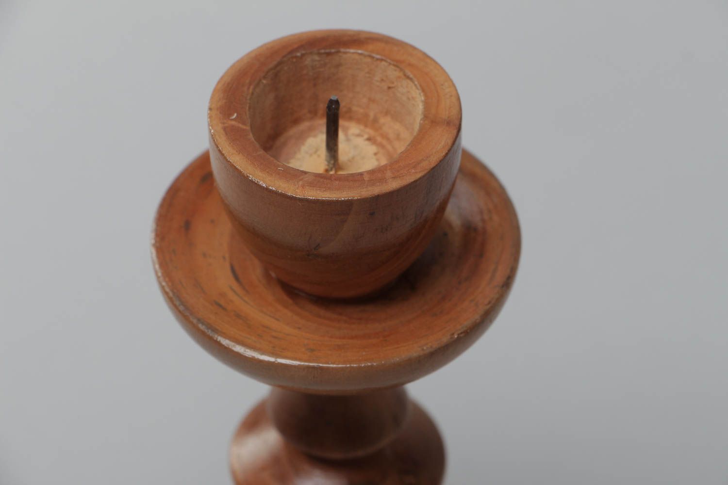 Candelero da madera para una vela marrón tallado hecho a mano poco común   foto 3
