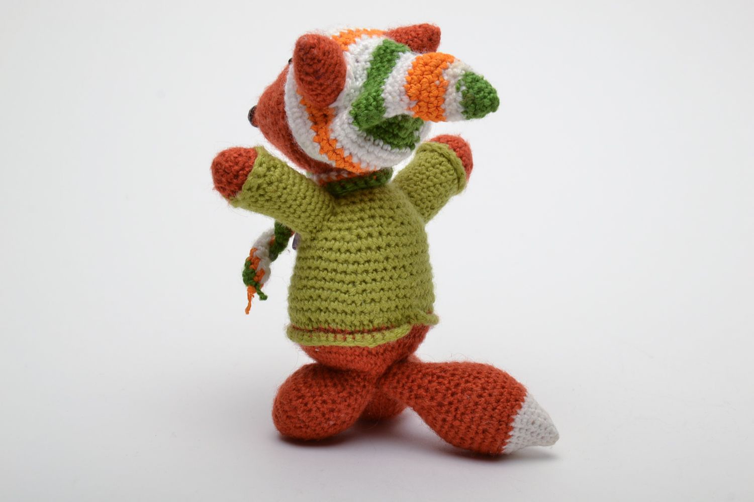 Doudou tricoté au crochet renard en pull vert fait main de matériaux naturels photo 3