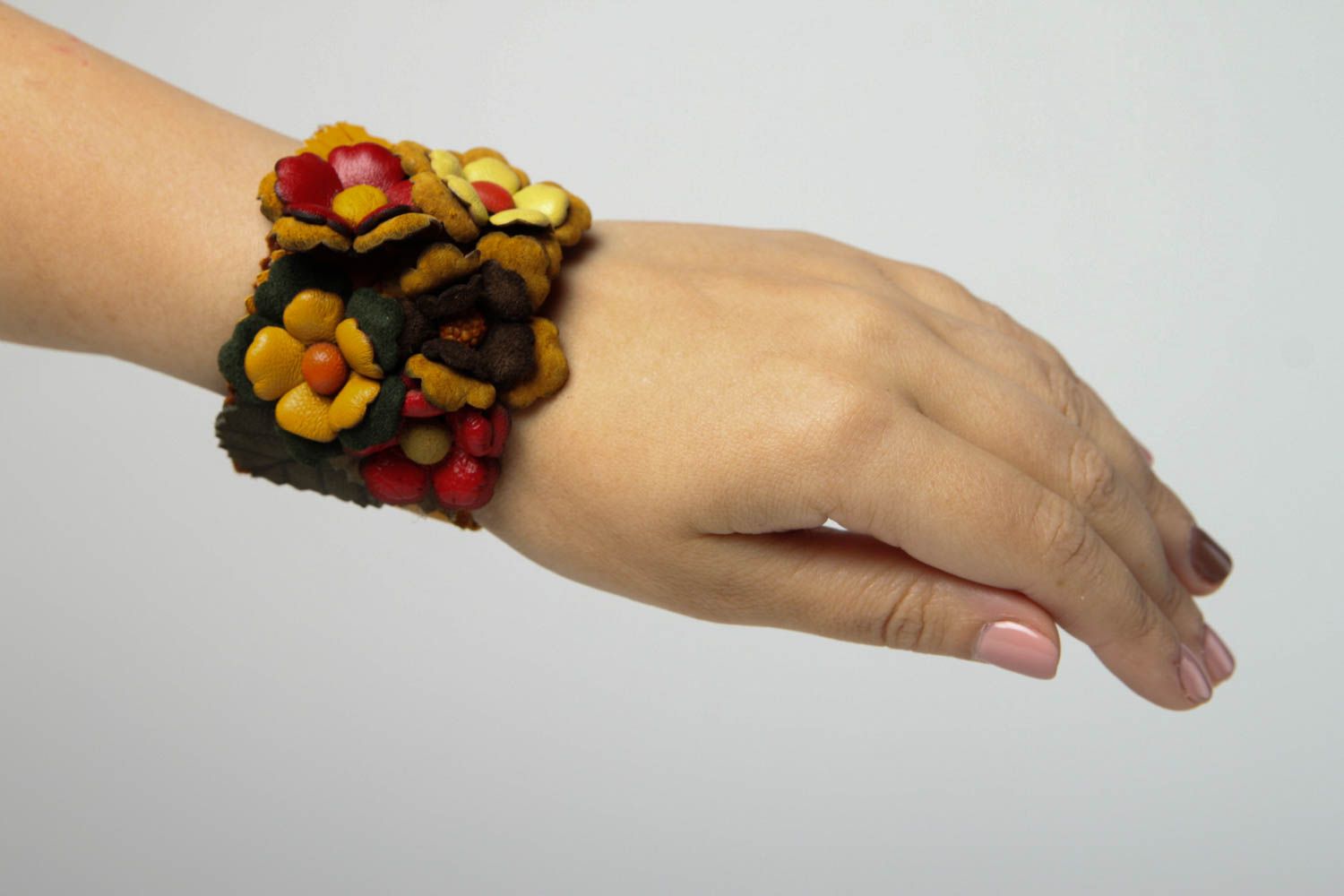 Браслет ручной работы кожаный браслет цветочный авторский кожаный аксессуар фото 2