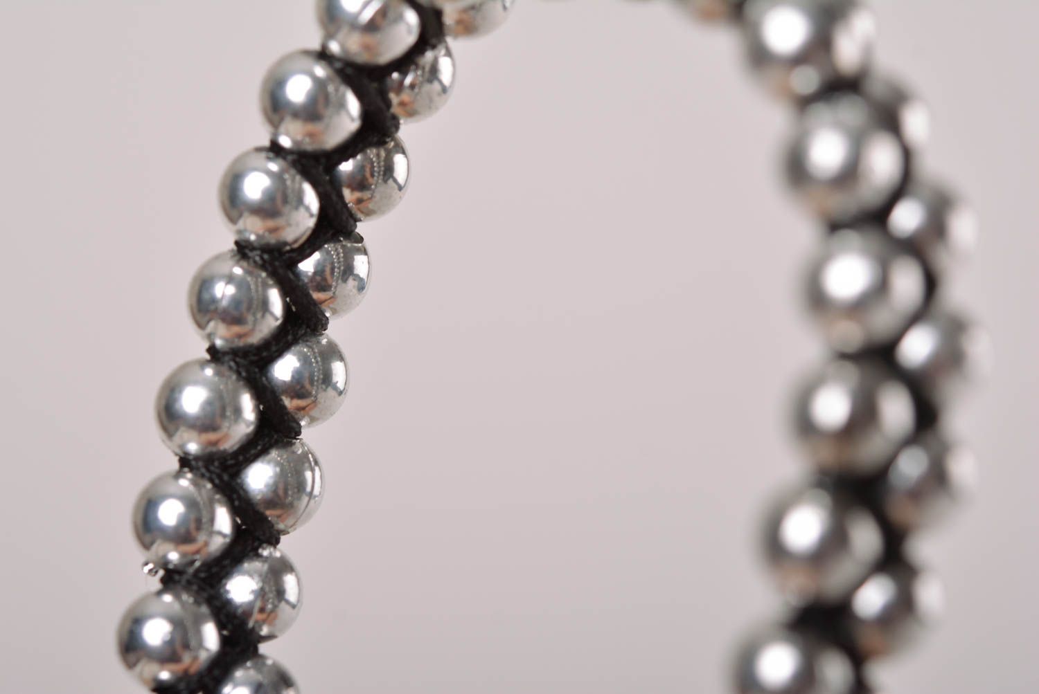 Bracelet original Bijou fait main en perles plastiques Cadeau pour femme photo 4