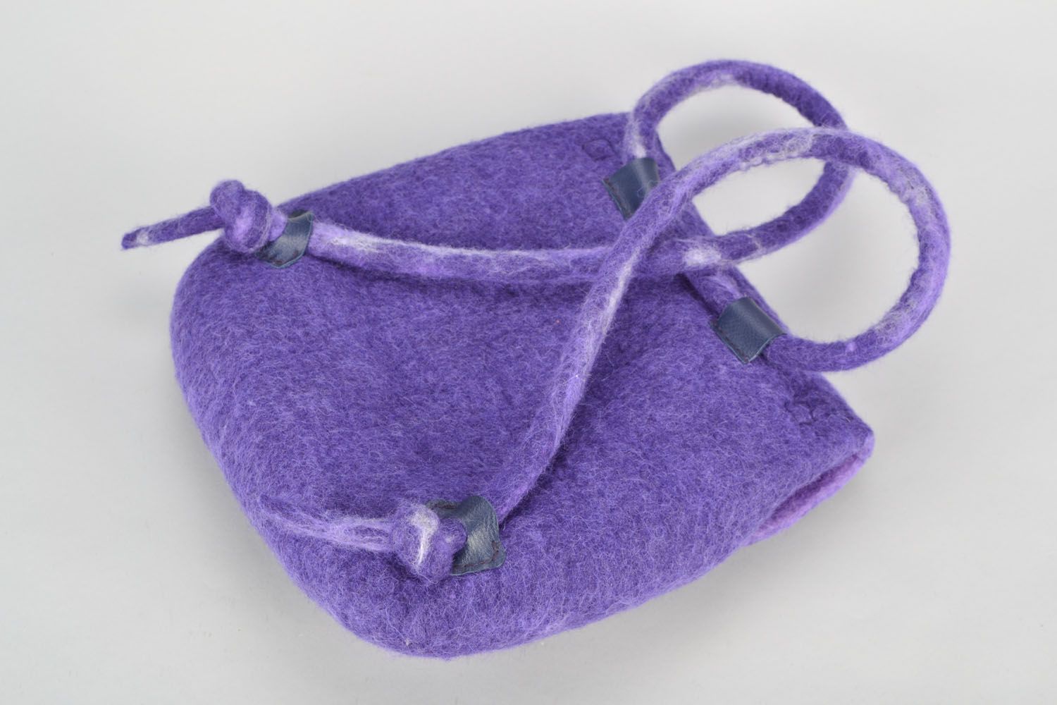 Mala-mochila em cor de lilás feita à mão de tecido  foto 5