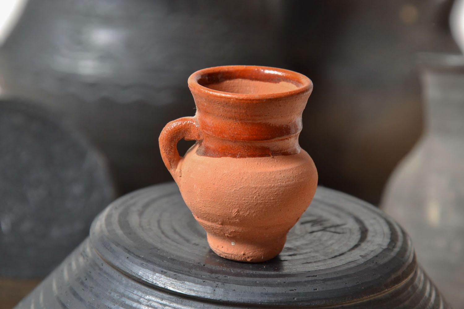 Little mini ceramic pitcher 1,7 inches tall 0,4 lb photo 1