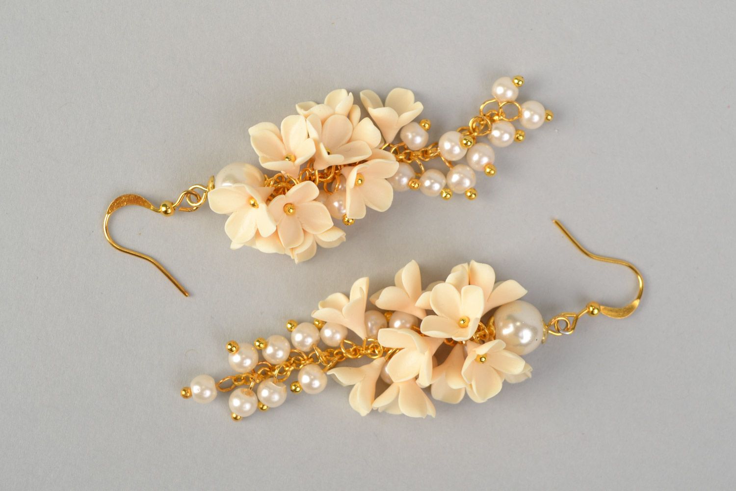 Blumen Ohrringe aus Polymer Ton in Beige für Hochzeit weiblich handmade foto 3