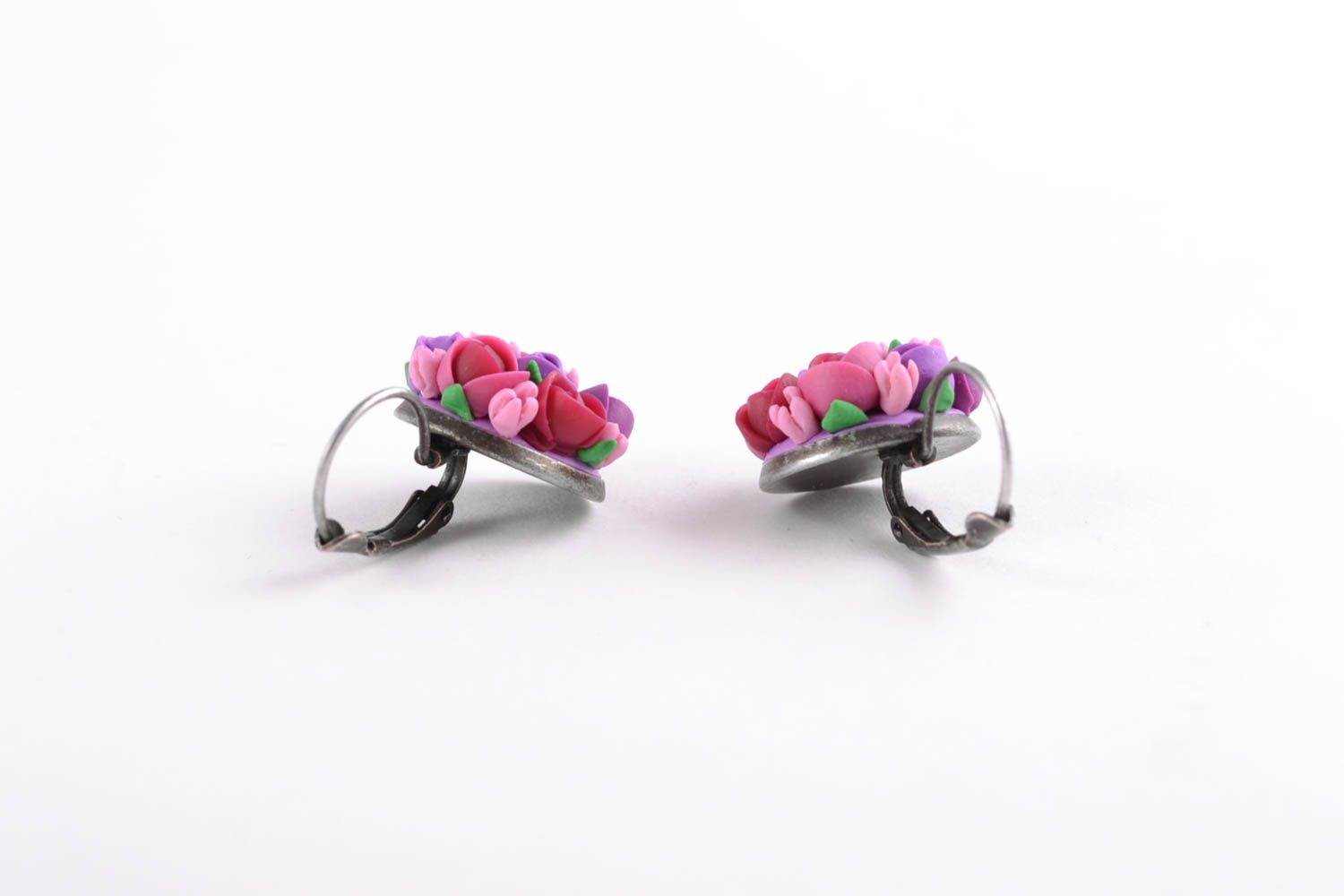 Beautiful plastic flower earrings photo 5
