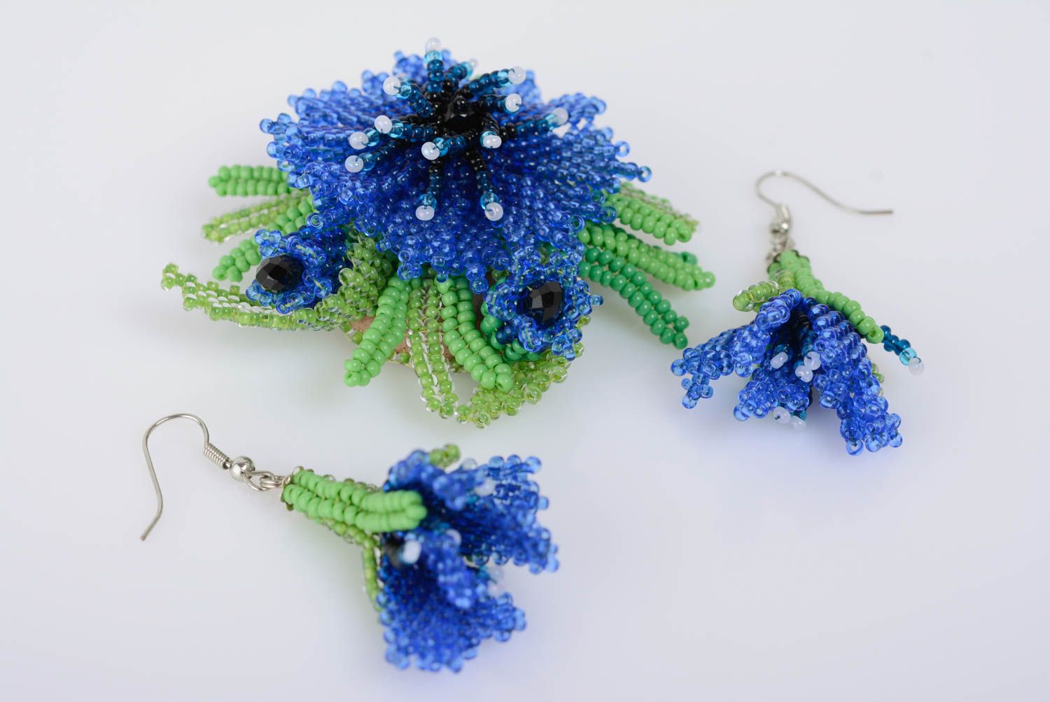 Handmade designer woven beaded jewelry set 2 pieces earrings and brooch photo 1