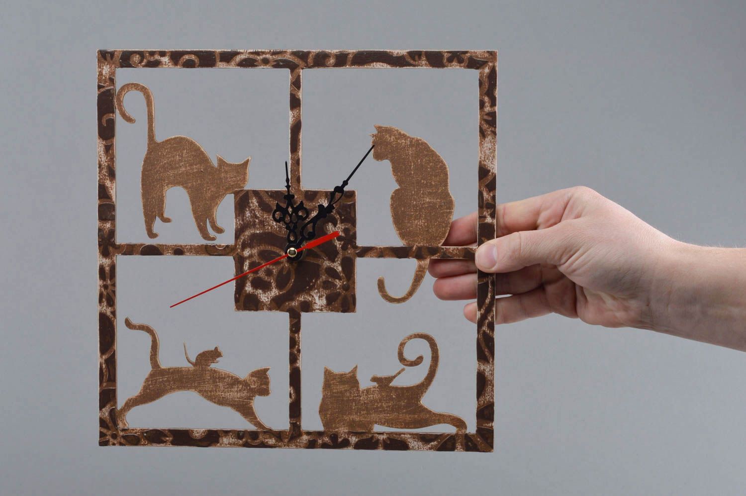 Handmade Wand Uhr aus Holz in Decoupage quadratisch originell mit Katzen foto 4