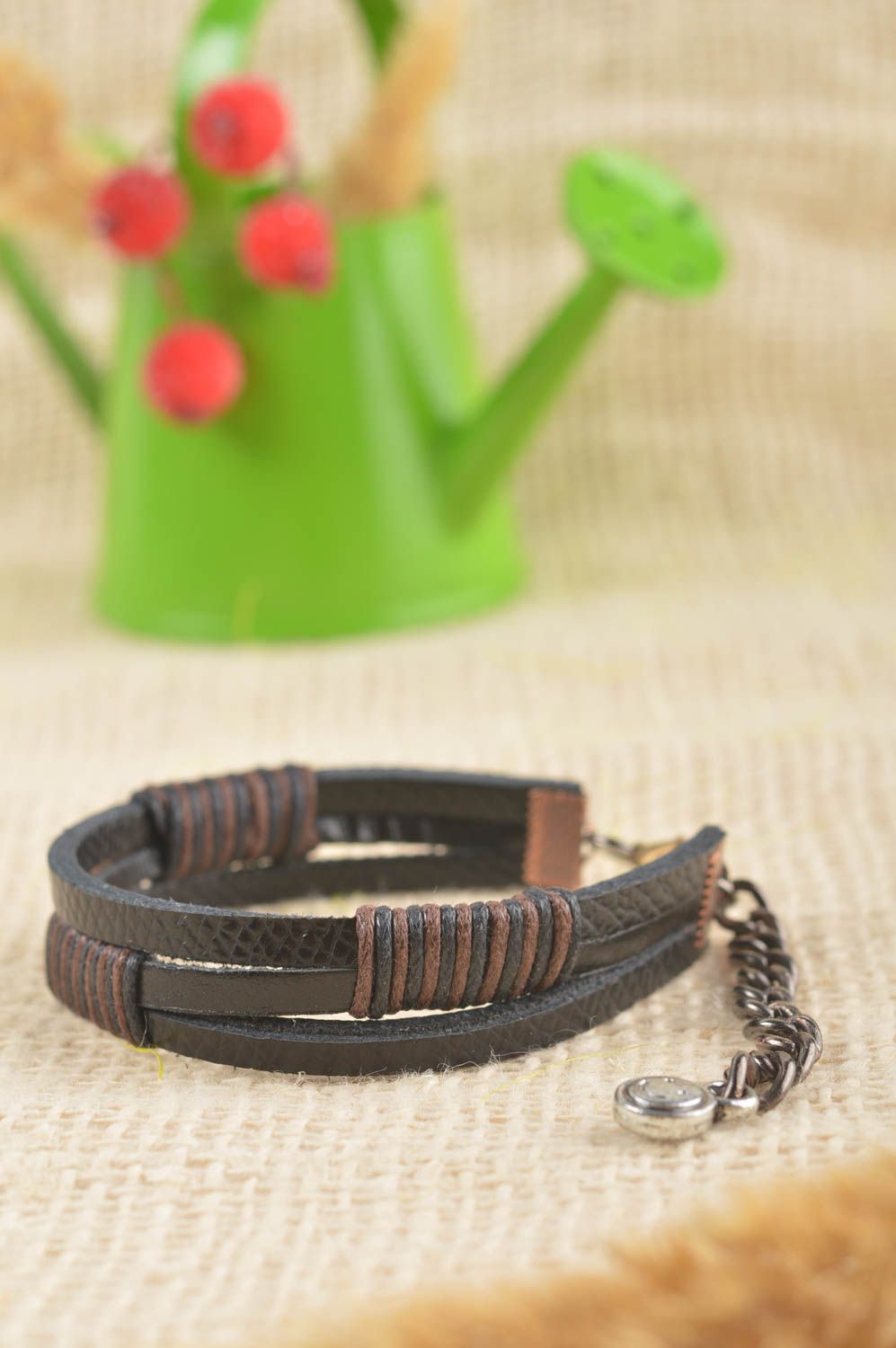 Bracelet en cuir Bijou fait main noir beau design de créateur Accessoire femme photo 1