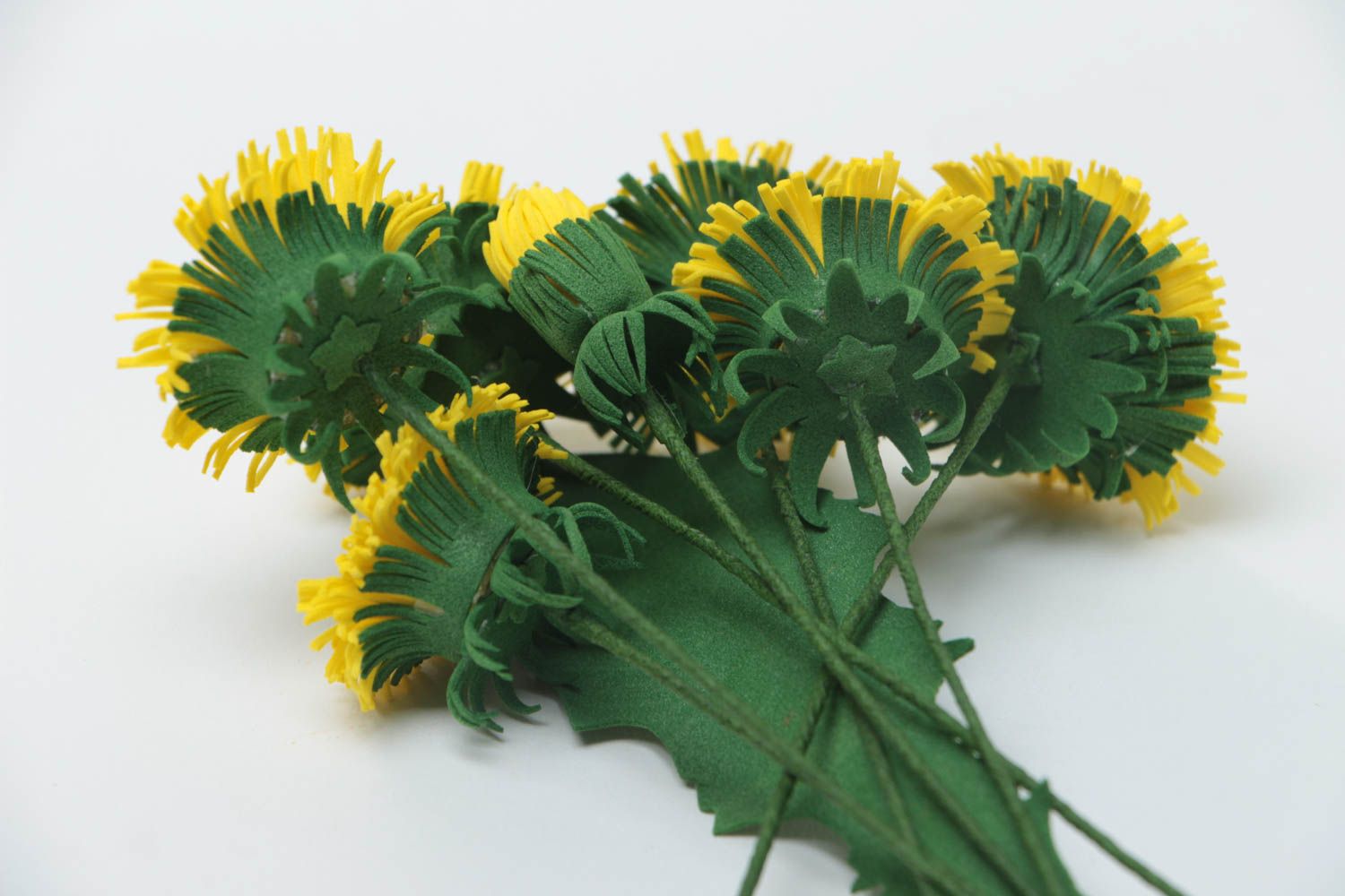 Bouquet de fleurs décoratives pissenlits en foamiran jaunes fait main 7 pièces photo 4