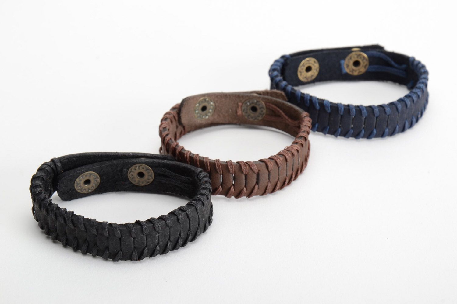 Trois bracelets en vrai cuir originaux noir bleu et brun unisexe faits main photo 2