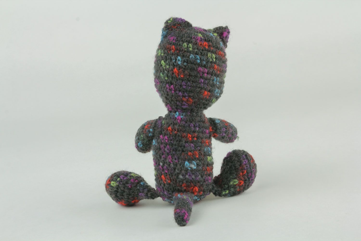 Giocattolo a maglia fatto a mano pupazzo morbido a forma di gatto a uncinetto foto 3